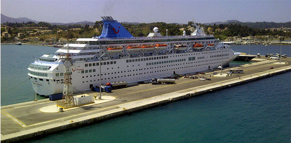 cruise ship demeno
